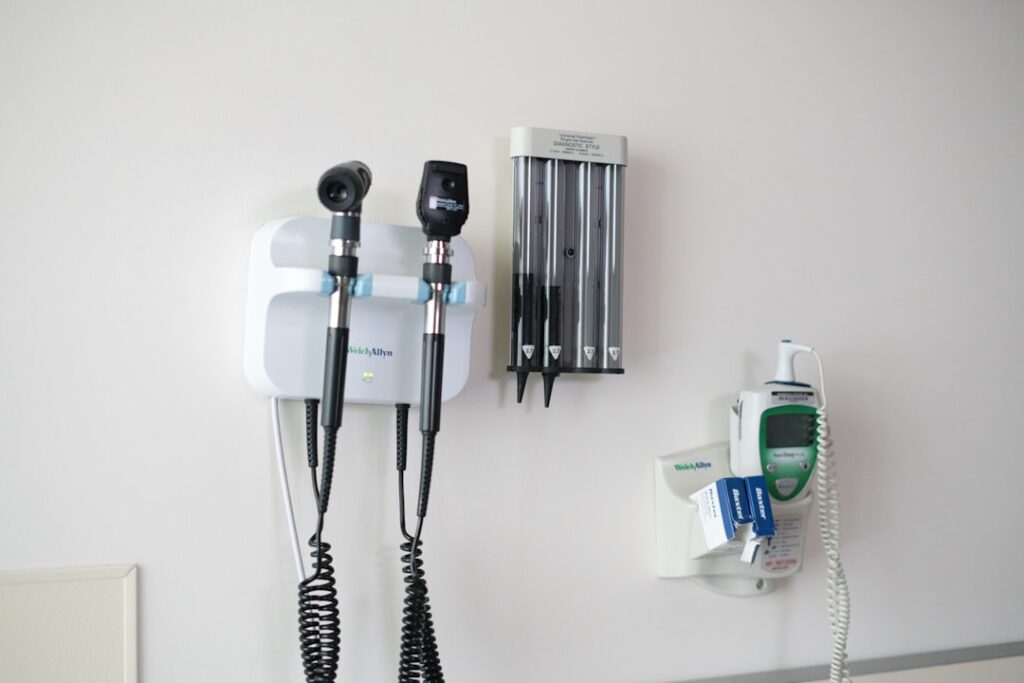Ferramentas Medicas De Diagnostico Montadas Na Parede K7Qh7RFtUuo